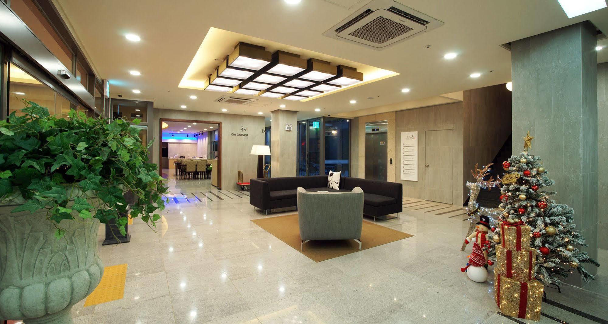 Jeju Poong Gyung Hotel Seogwipo Bagian luar foto