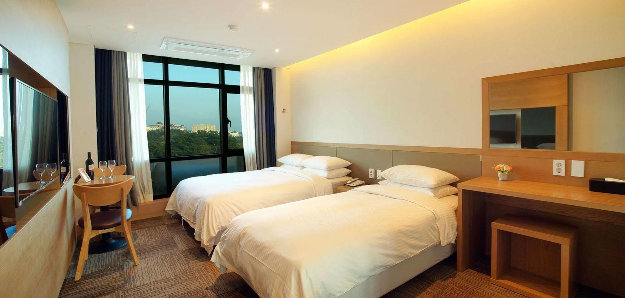 Jeju Poong Gyung Hotel Seogwipo Bagian luar foto