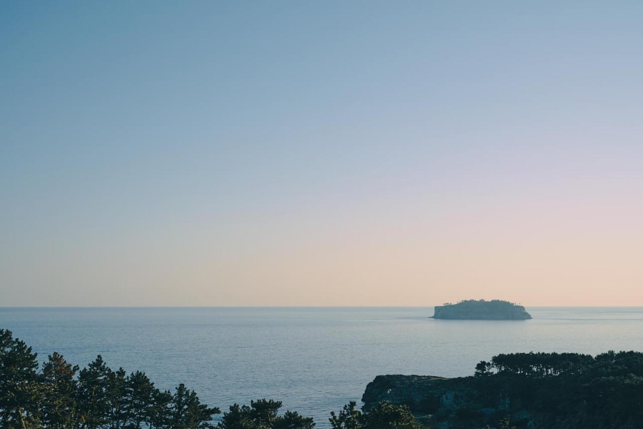 Jeju Poong Gyung Hotel Seogwipo Bagian luar foto